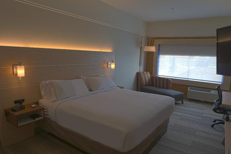 Holiday Inn Express & Suites Monroe By Ihg Екстериор снимка